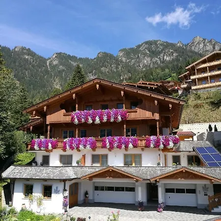 Haus Kristall Guest house 4*