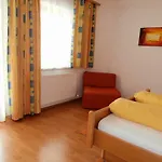 Haus Kristall Casa de hóspedes 4*