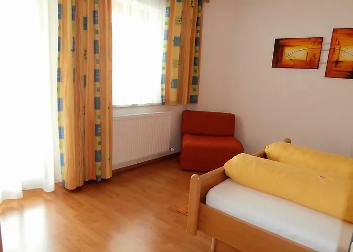 Haus Kristall بيت ضيافة 4*